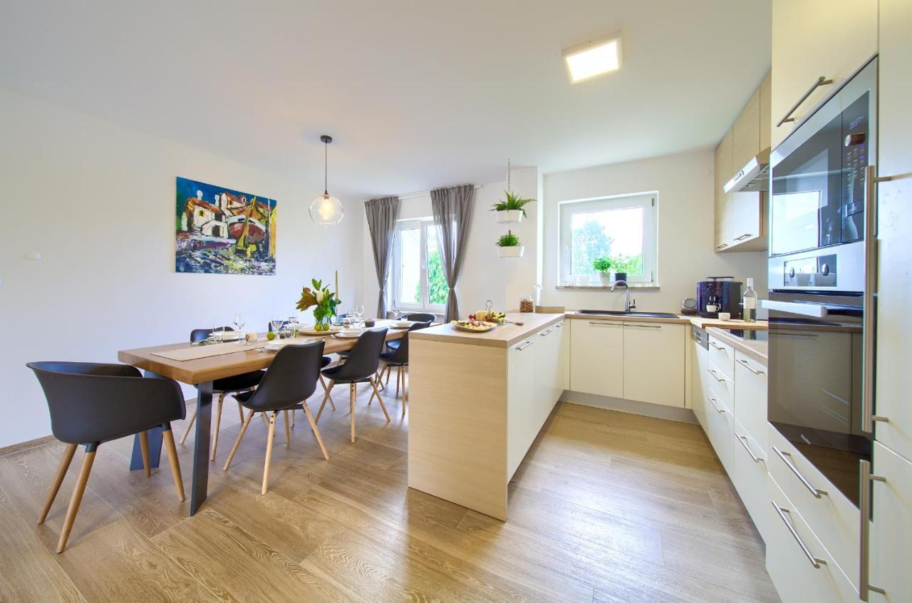 Villa Gardena Vrh  Buitenkant foto