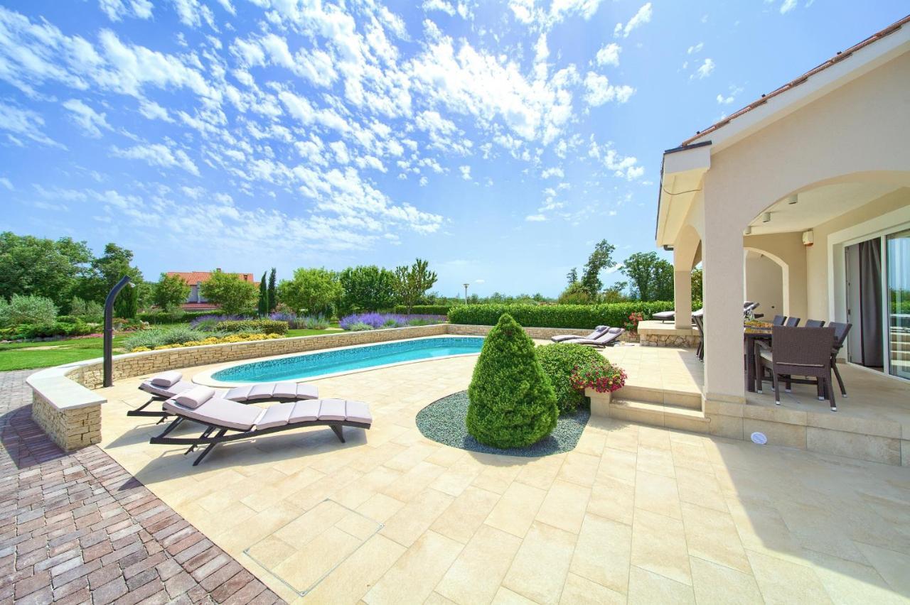 Villa Gardena Vrh  Buitenkant foto