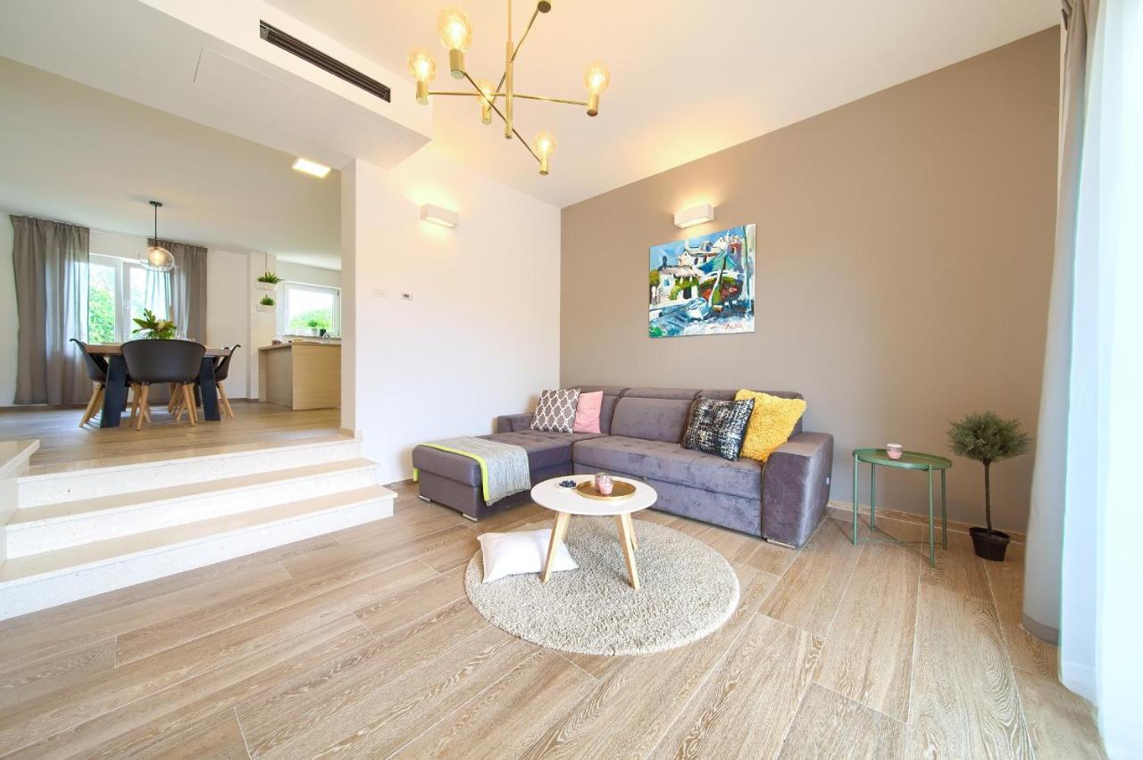 Villa Gardena Vrh  Buitenkant foto